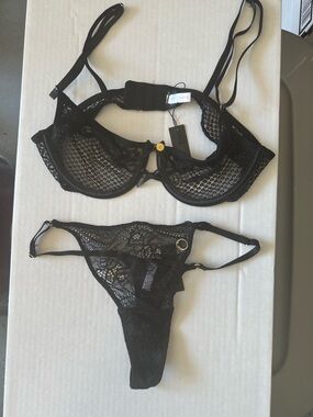 Black lace adjustable straps sheer bra and thong set